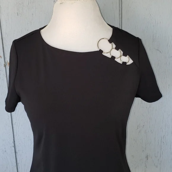 NWOT Black Tee. Silver Ring. Elegant Sexy - Picture 10 of 10